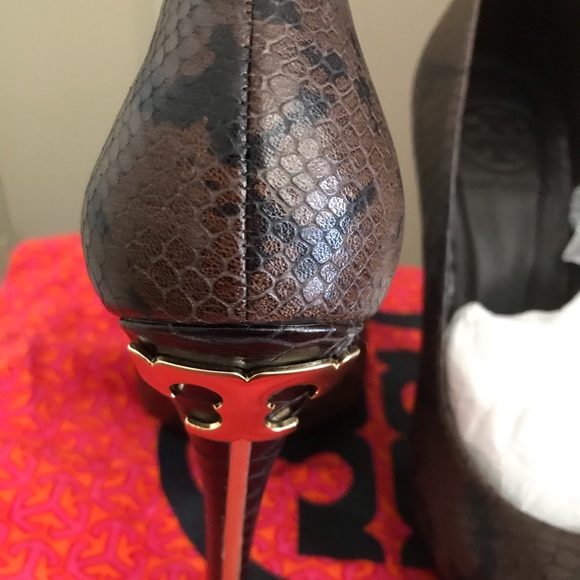 Tory Burch Jude-Amazon snake print shoes - Picture 4 of 5